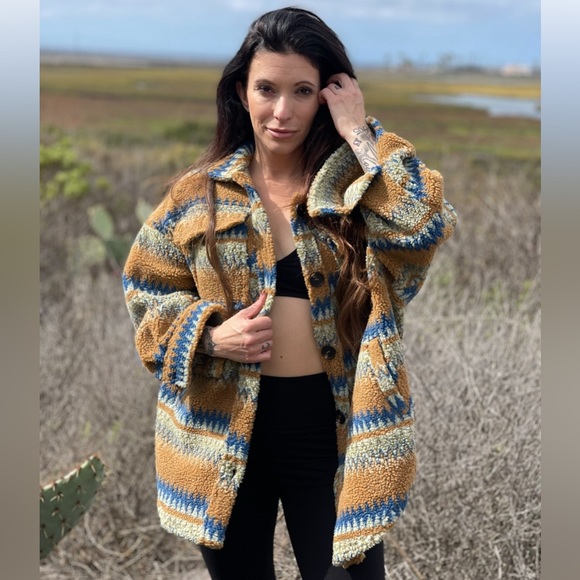 Aztek Sherpa Shacket - Picture 2 of 3